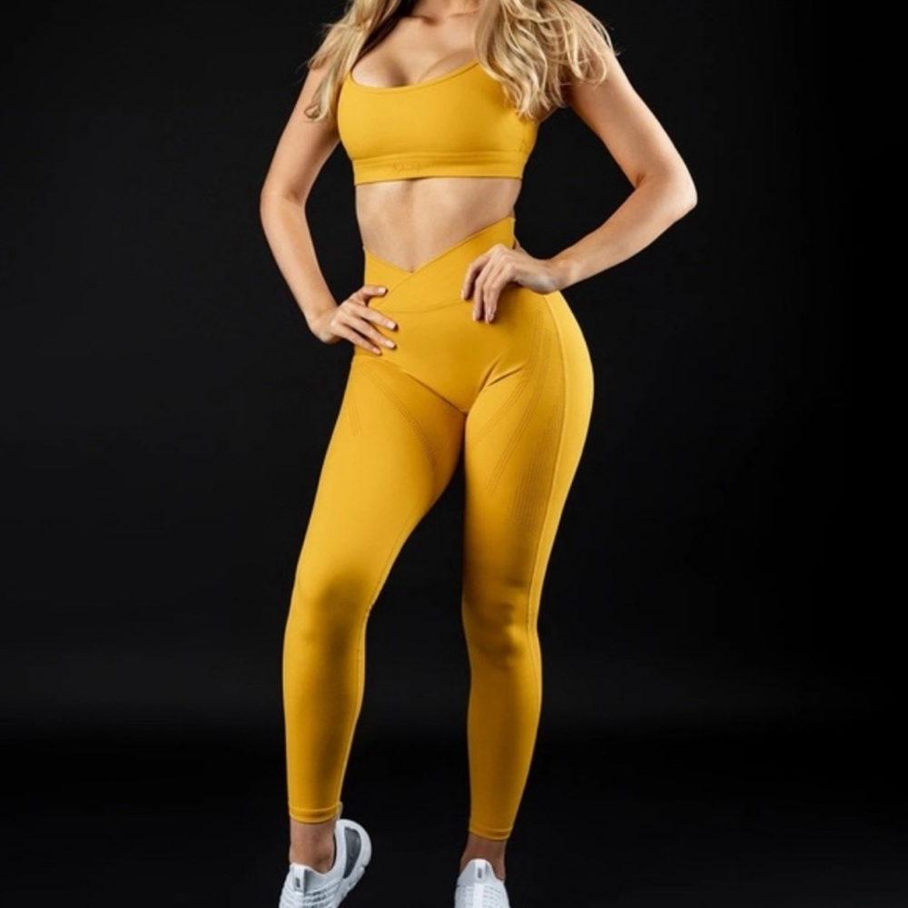 XS Alphalete Golden Hour Surface Path Laser Cut Leggings